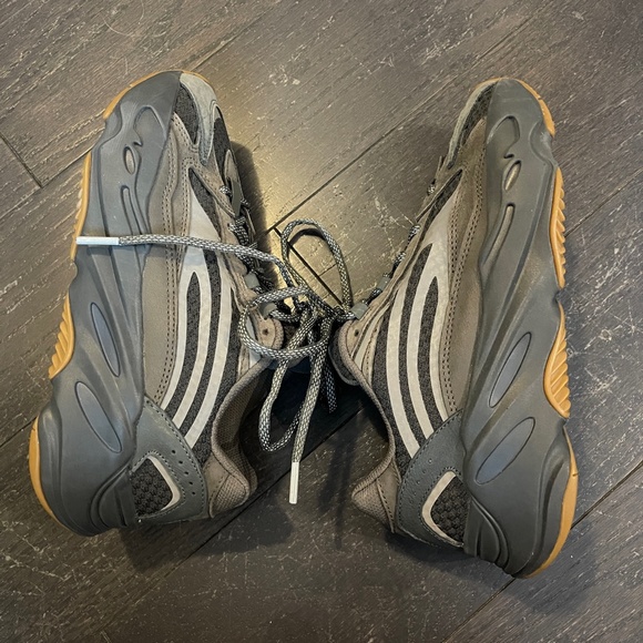 Adidas Yeezy Boost 700 V2 Geode sneaker shoe Size US 5.5/38 - Picture 6 of 9